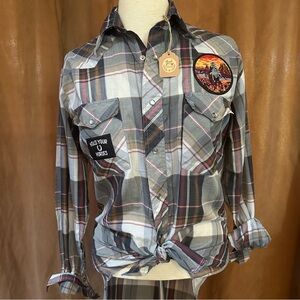 Vintage pearl snap western shirt with cowboy patches